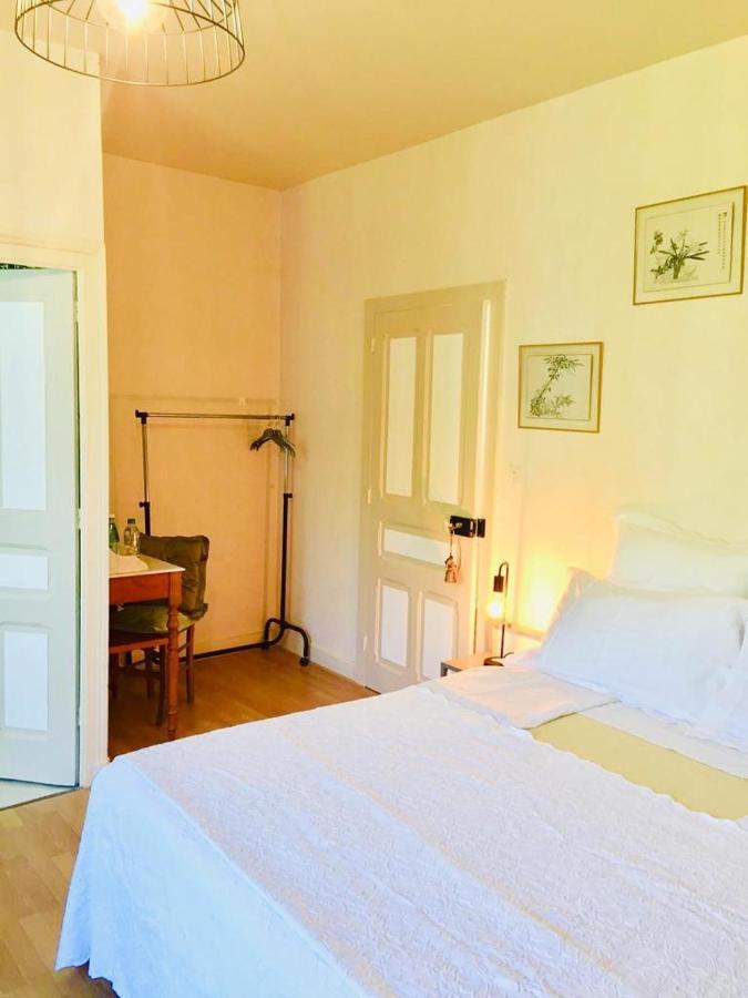 La Maison D'Hera Saint-Yrieix-la-Perche Buitenkant foto
